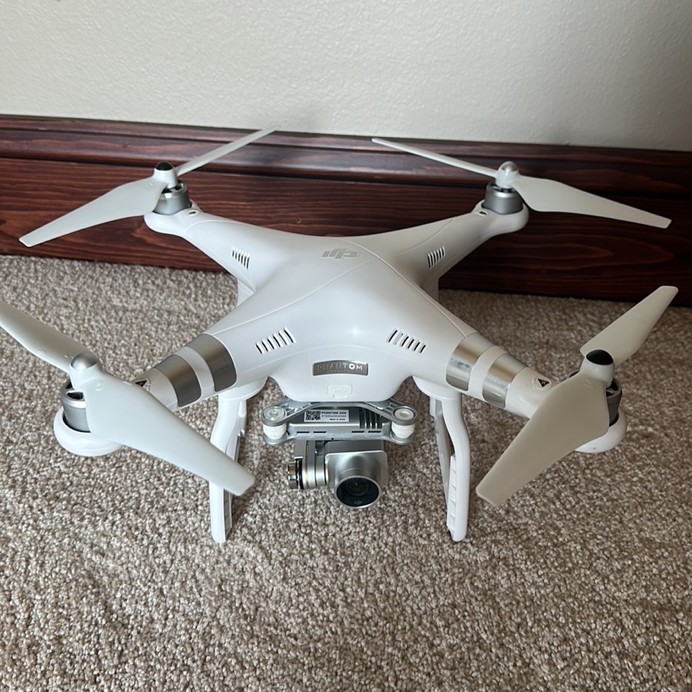 DJI Phantom 3 Advanced Quadcopter Drone
